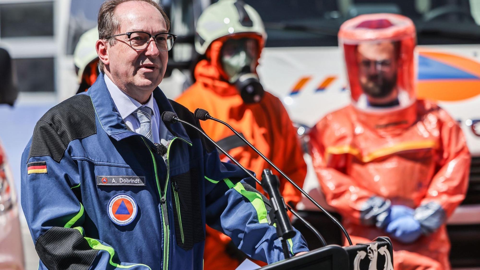 Bundesinnenminister Dobrindt besucht Zivilschutz-Behörden