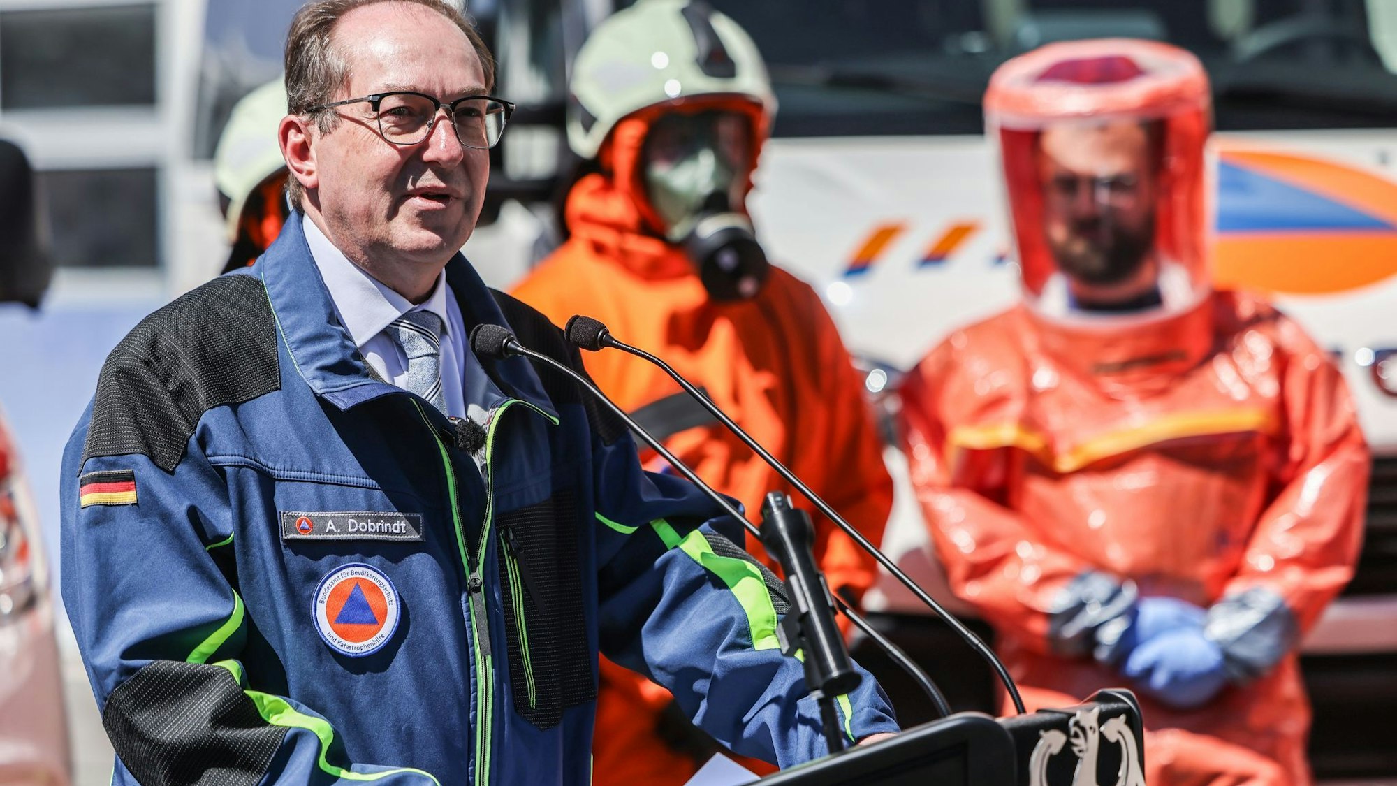 Bundesinnenminister Dobrindt besucht Zivilschutz-Behörden