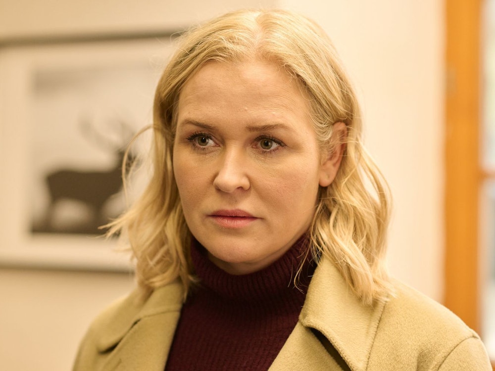In der ZDF-Serie „Lena Lorenz“ (hier als Titelheldin: Judith Hoersch) kommt es zu einem Abschied. (Bild: ZDF / Walter Wehner)