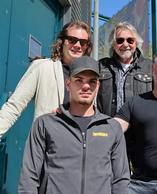 Tommy Engel mit Enkel Robin Duns, Sohn Ilja Engel und Enkel David.