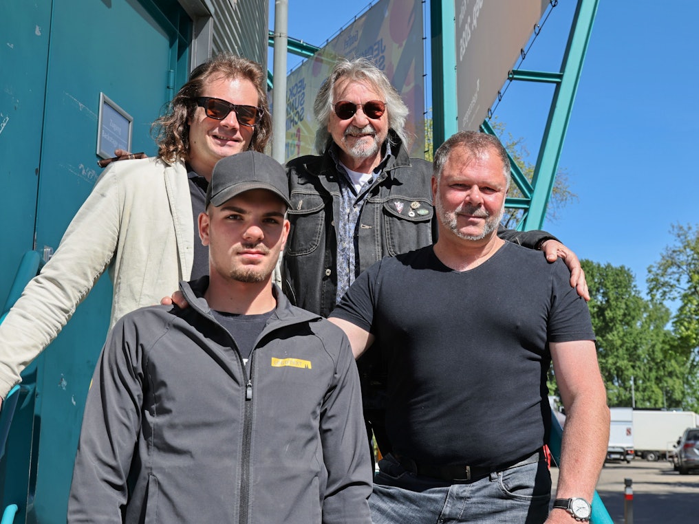 Tommy Engel mit Enkel Robin Duns, Sohn Ilja Engel und Enkel David.