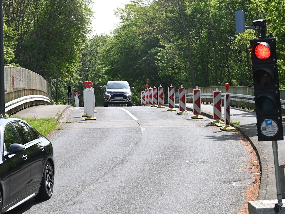 Die Stadt Köln wird die Brücke Am Flachsrosterweg in Höhenhaus abreißen.