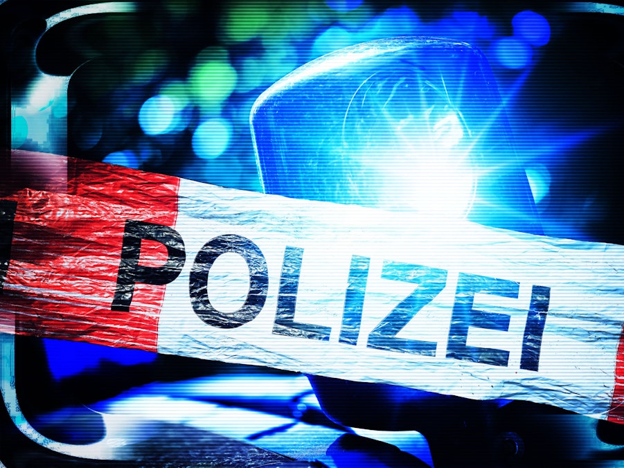 Polizei-Absperrband und Blaulicht