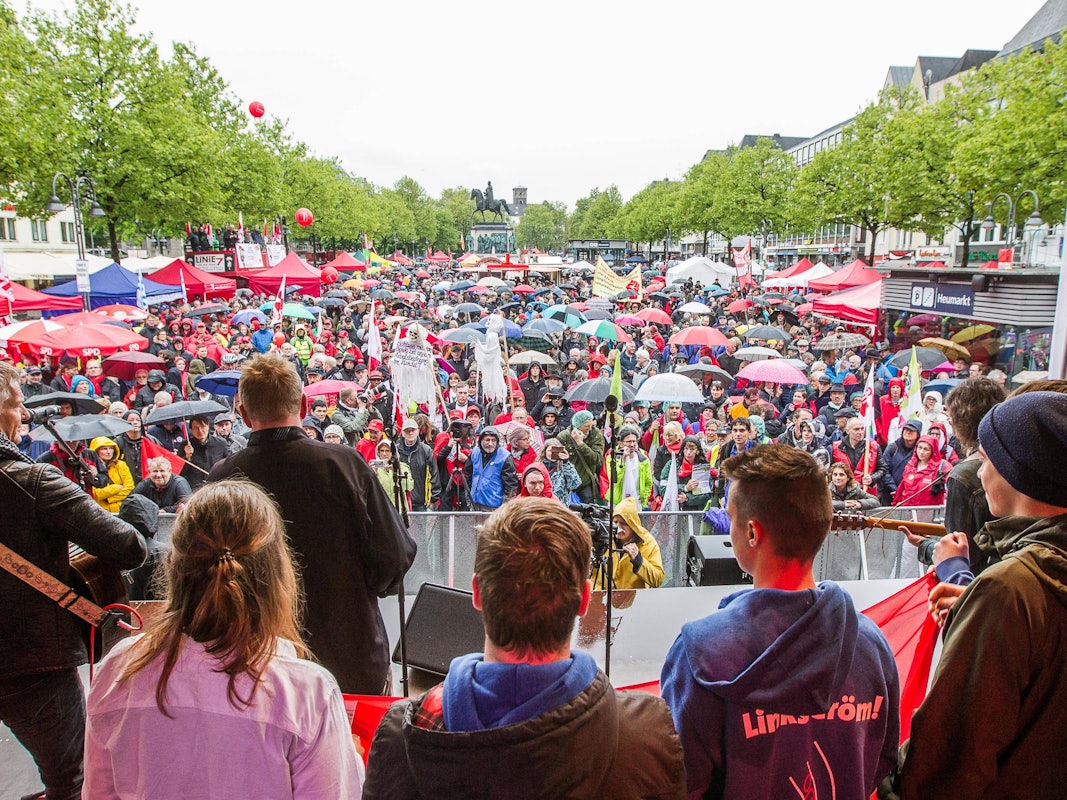 Am Tag der Arbeit gibt es in Köln traditionell Demonstrationen samt Kundgebung wie hier auf diesem Archivfoto.