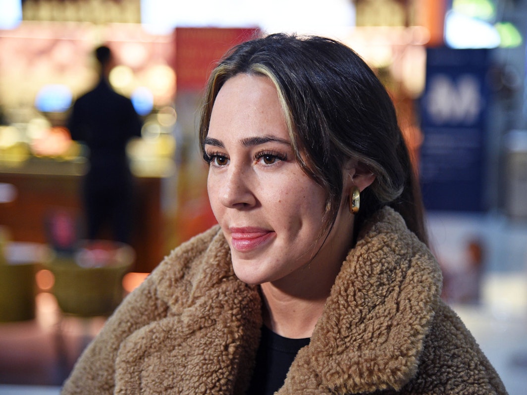 Alessia Herren, hier beim Abflug ins Dschungelcamp im Januar 2025, ist vor wenigen Tagen zum zweiten Mal Mutter geworden.