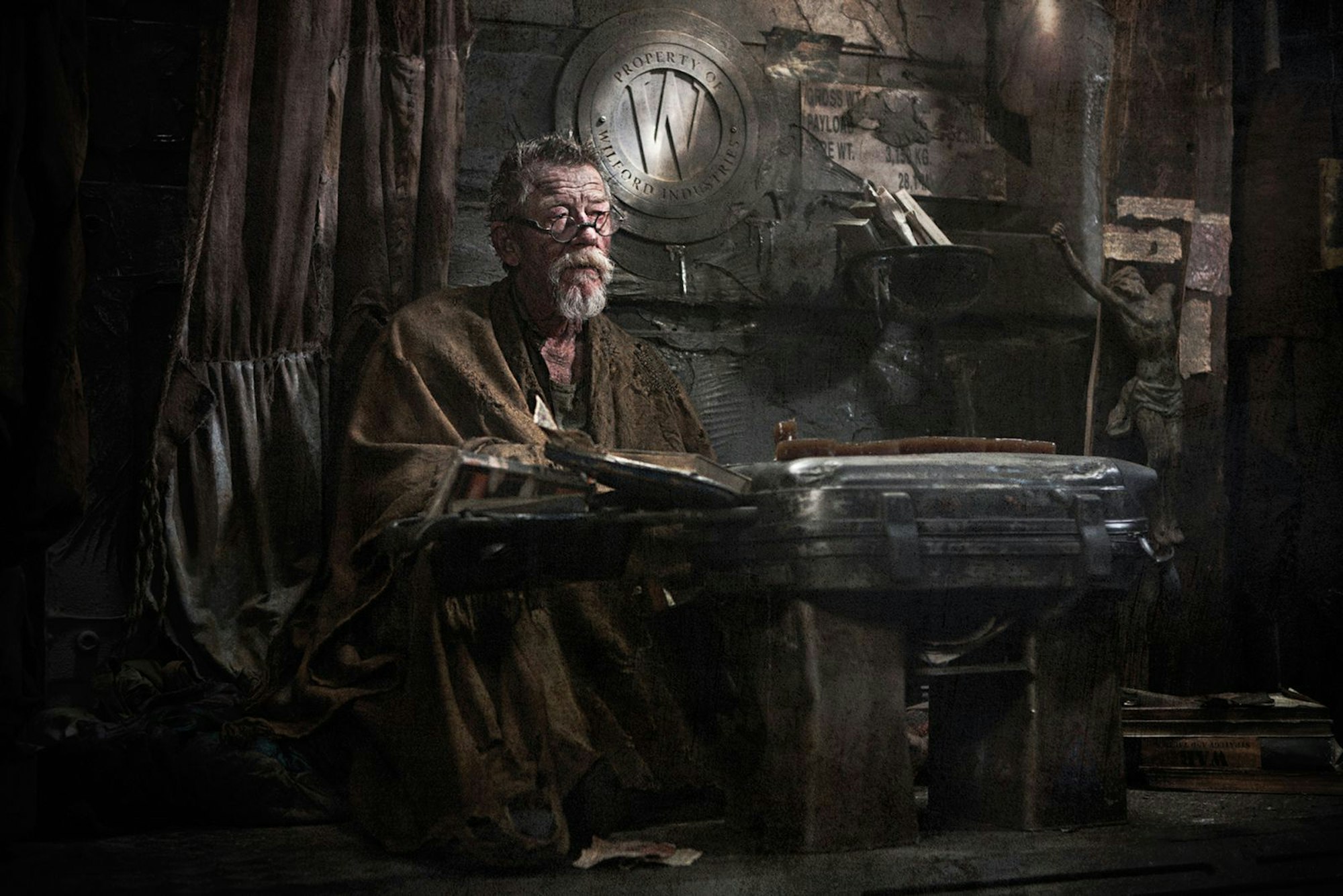 Gilliam (John Hurt), der sicher nicht zufällig den Namen des Regisseurs von „Brazil“ trägt, führt den Aufstand zunächst mit an. (Bild: ZDF/2013 SNOWPIERCER LTD.CO)