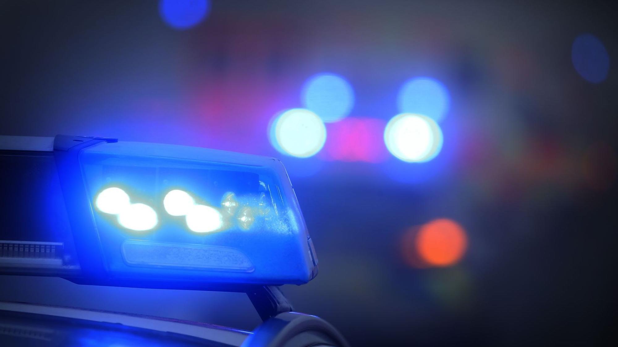 Mann stirbt nach Sturz vom Balkon im vierten Stock