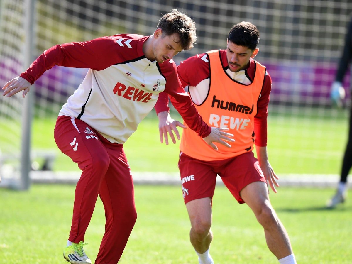Rav van den Berg und Cenk Özkacar im Training im Zweikampf.