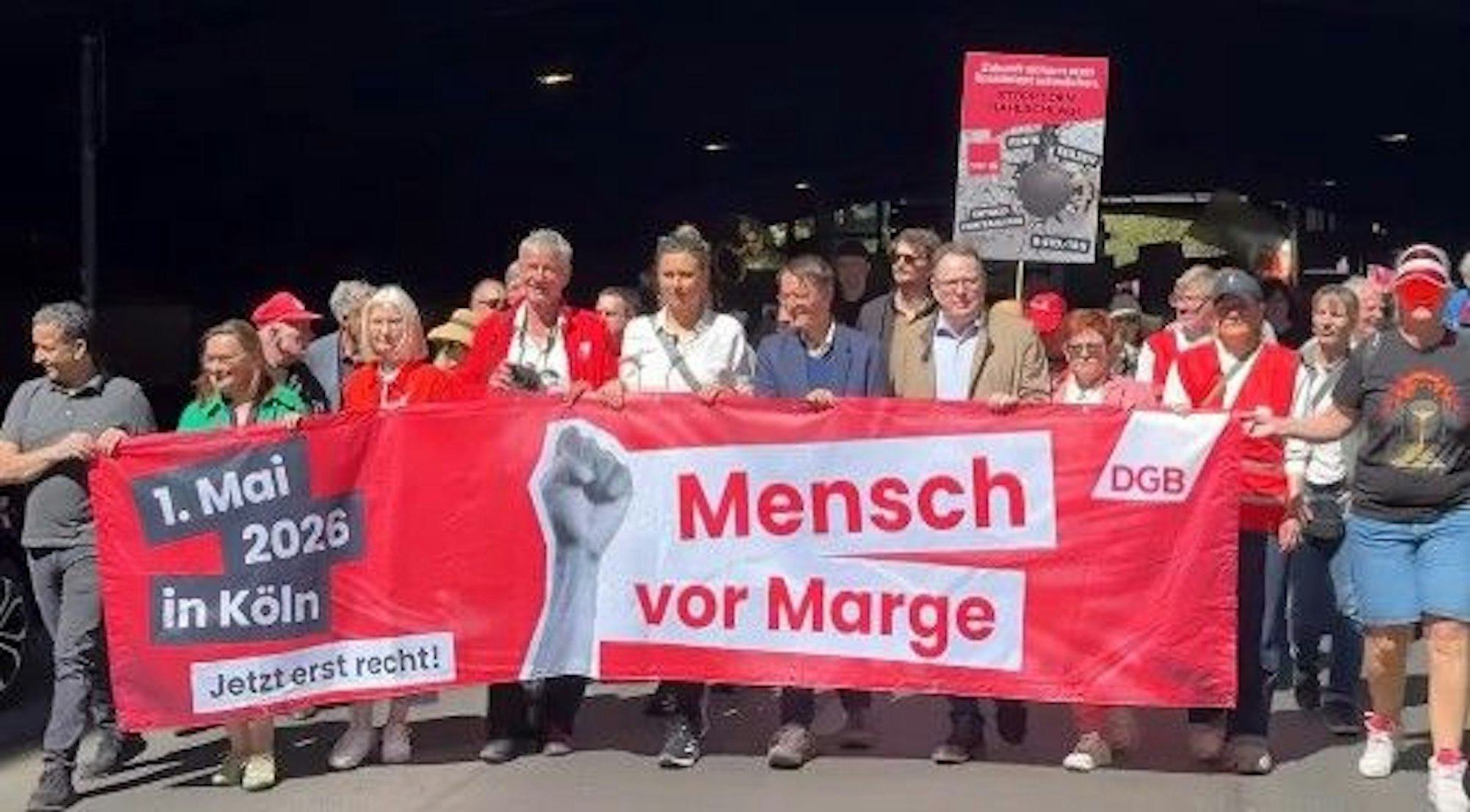 Oberbürgermeister Torsten Burmester bei einer Mai-Kundgebung in Köln.