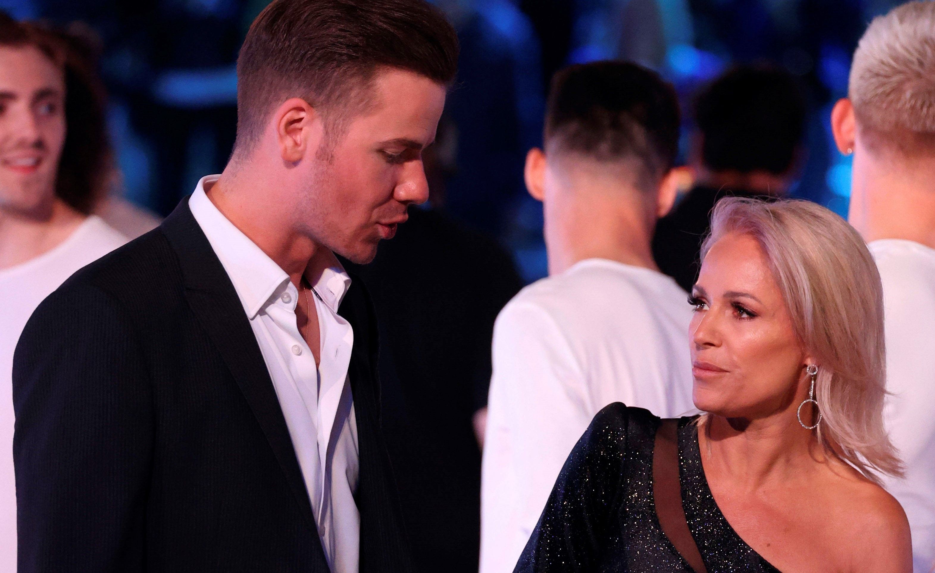 Eric Philippi und Michelle stehen auf der Bühne.