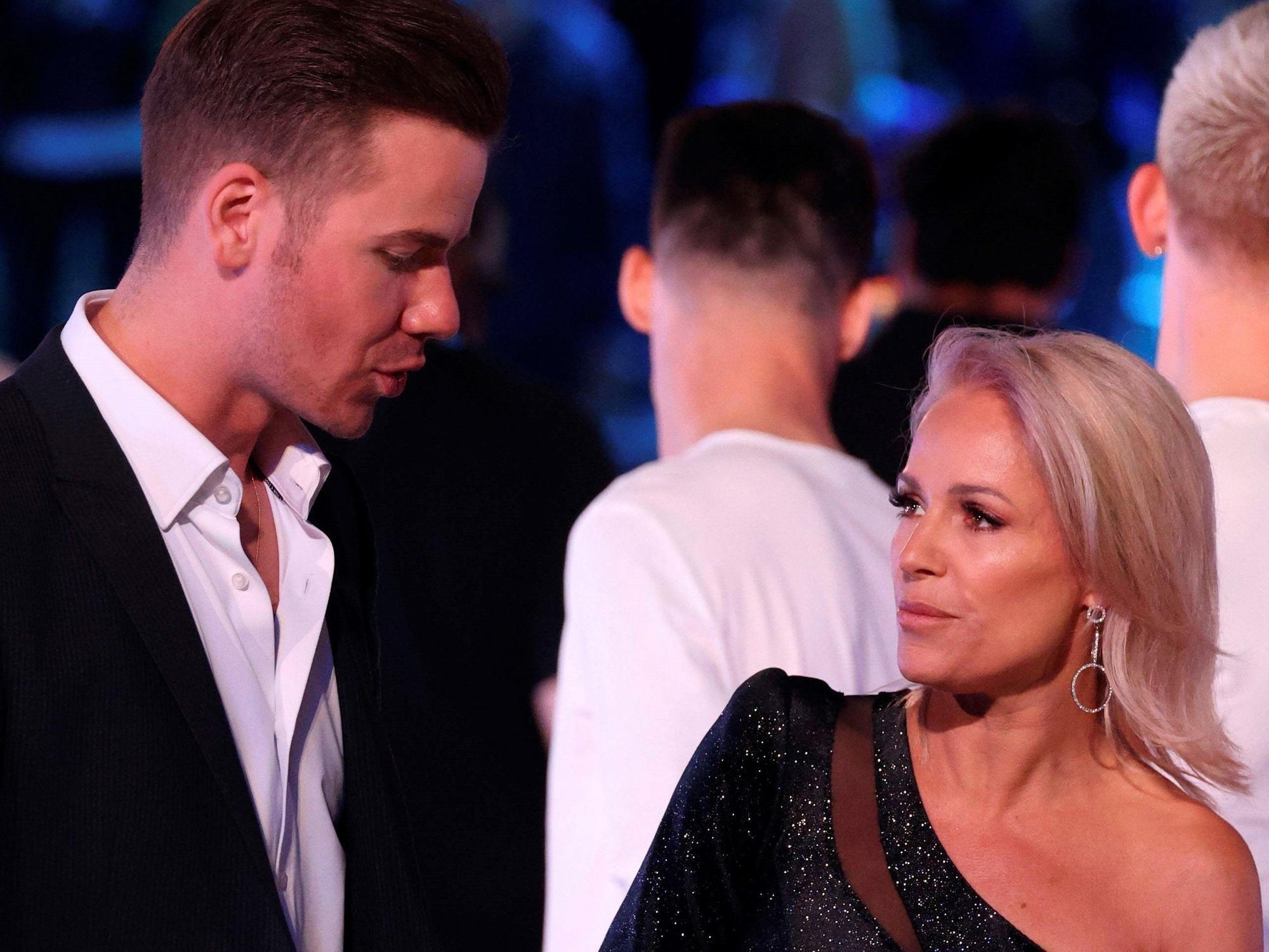 Eric Philippi und Michelle stehen auf der Bühne.
