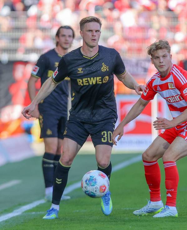 Marius Bülter im Duell mit Andras Schäfer.