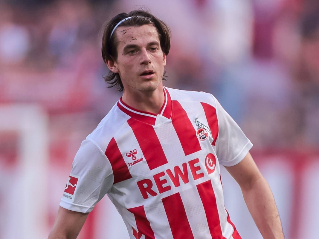 Jakub Kaminski im rot-weiß-gestreiften FC-Trikot.
