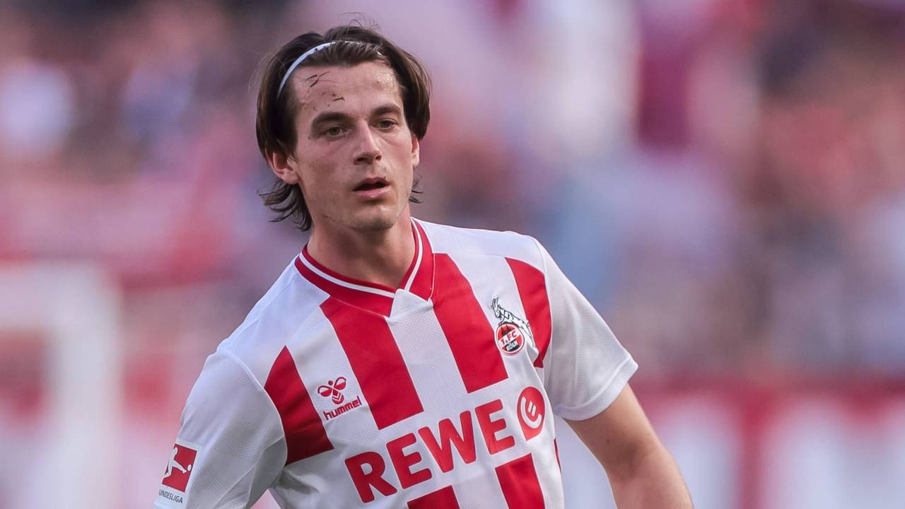 Jakub Kaminski im rot-weiß-gestreiften FC-Trikot.