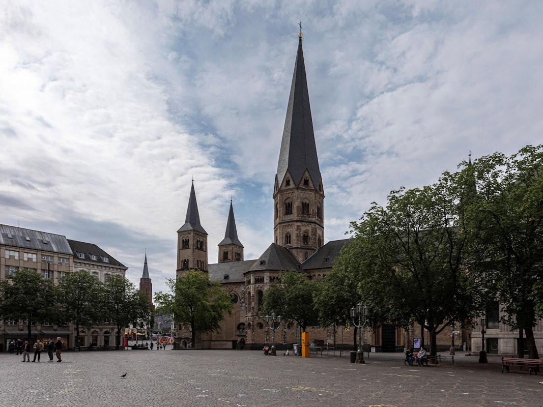 Am Bonner Münster kam es zu einem größeren Einsatz (Archivbild).