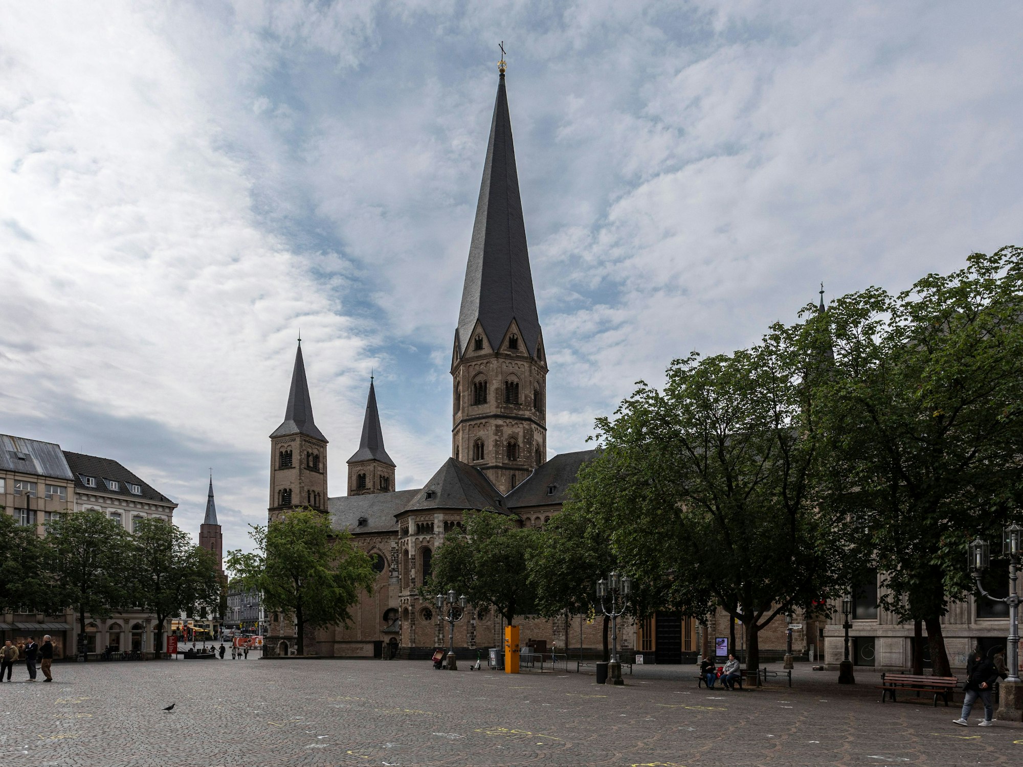 Am Bonner Münster kam es zu einem größeren Einsatz (Archivbild).