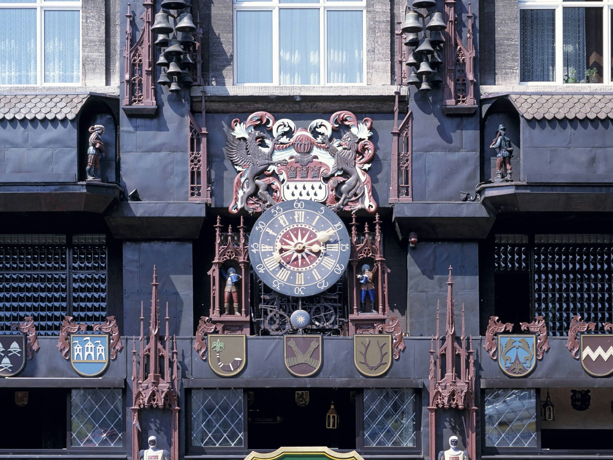 Das Glockenspiel am „Gasthaus am Dom“ hängt nicht mehr (Archivfoto).