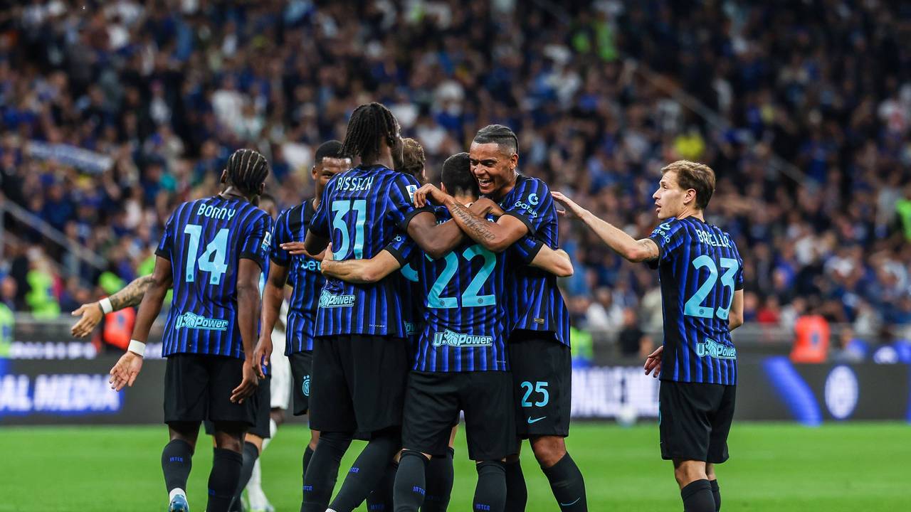 Inter-Profis bejubeln ein Tor.