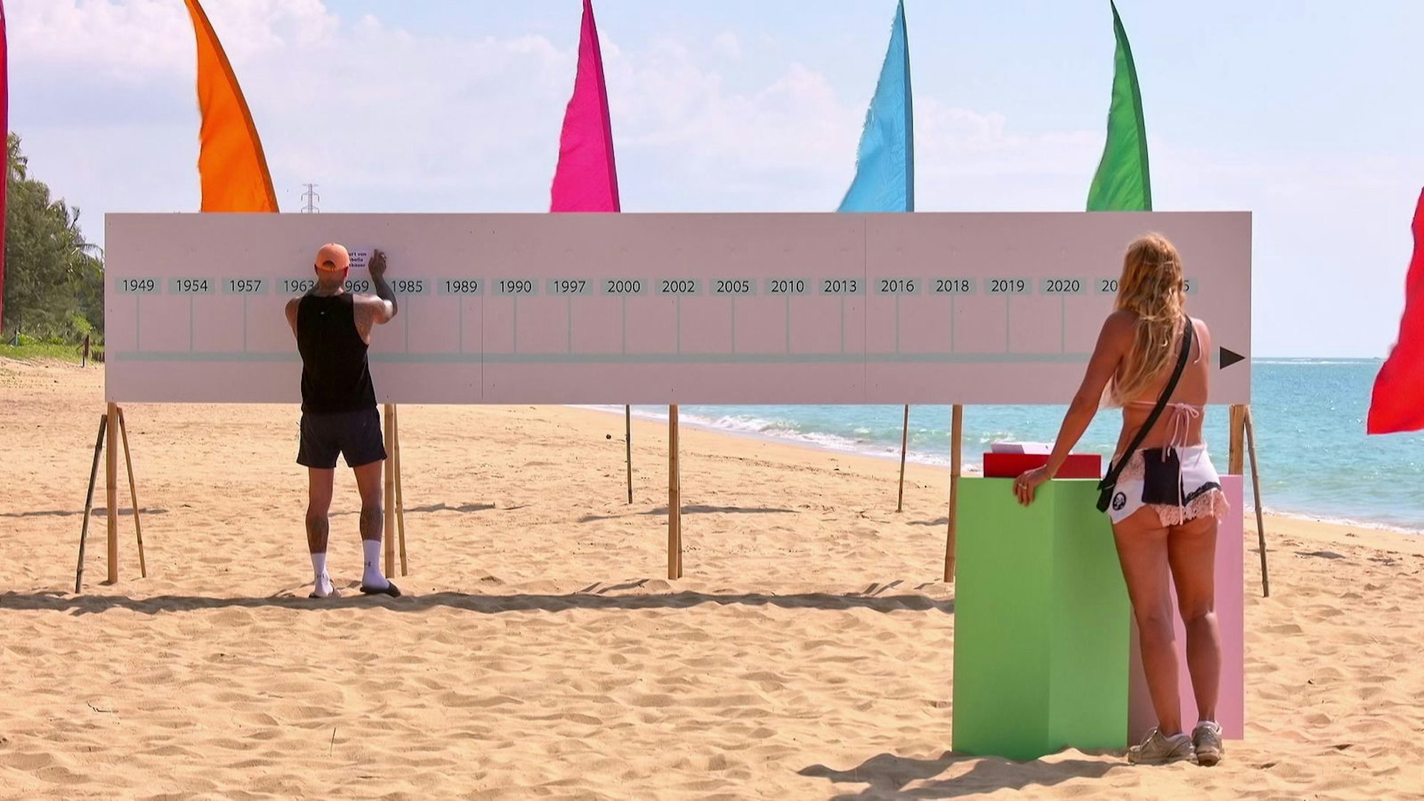 Was war wann? Das Safety-Spiel „Lange Geschichte“ erfordert Historik-Kenntnisse. (Bild: RTLZWEI)