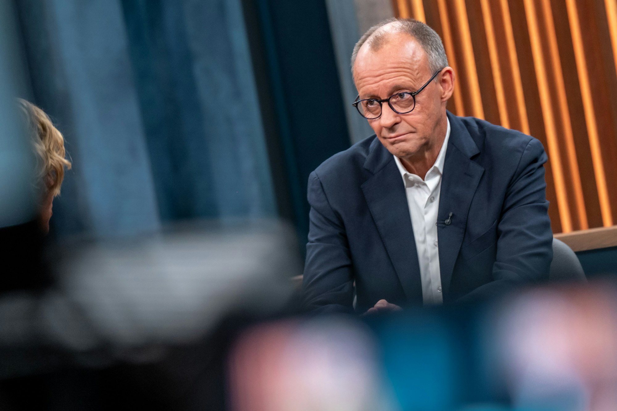 Bundeskanzler Friedrich Merz (CDU) bei der ARD-Polit-Talkshow „Caren Miosga“ (Archivbild).