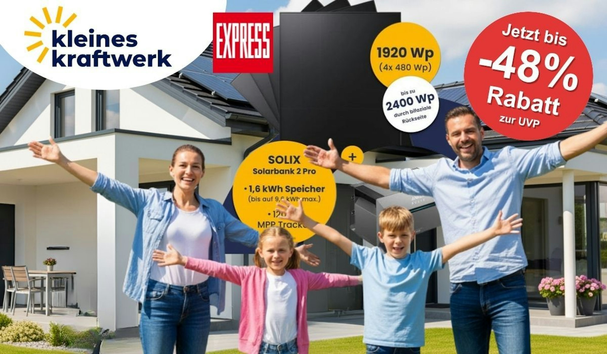 Kleines Kraftwerk Quattro Balkonkraftwerk Set mit Solarmodulen mit 1920 Wp und Anker Solarbank 2 E1600 Pro. Eine freudig strahlende Familie steht im Vorgarten eines Wohnhauses.
