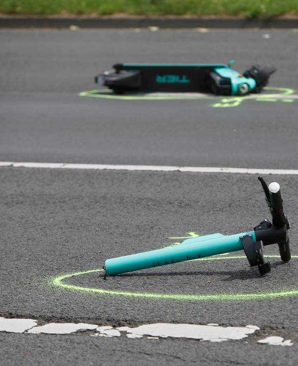 Bei einem E-Scooter im Kreis Hersfeld-Rotenburg kam eine Frau ums Leben.