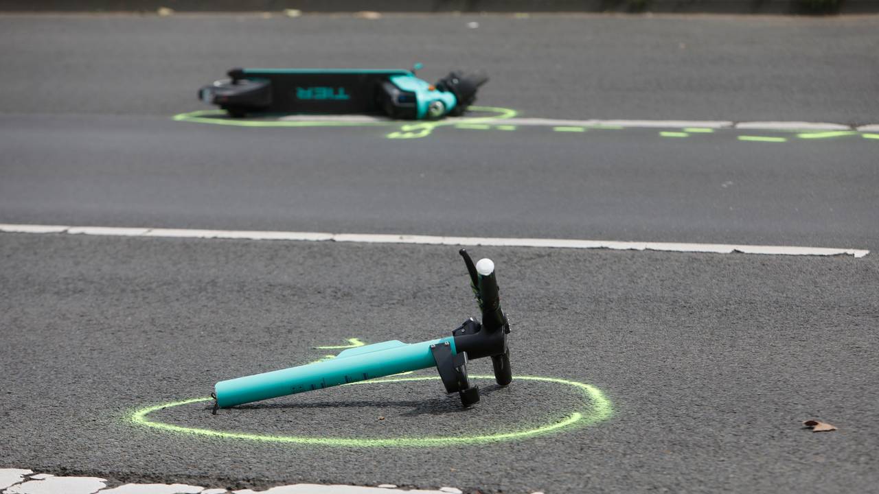 Bei einem E-Scooter im Kreis Hersfeld-Rotenburg kam eine Frau ums Leben.
