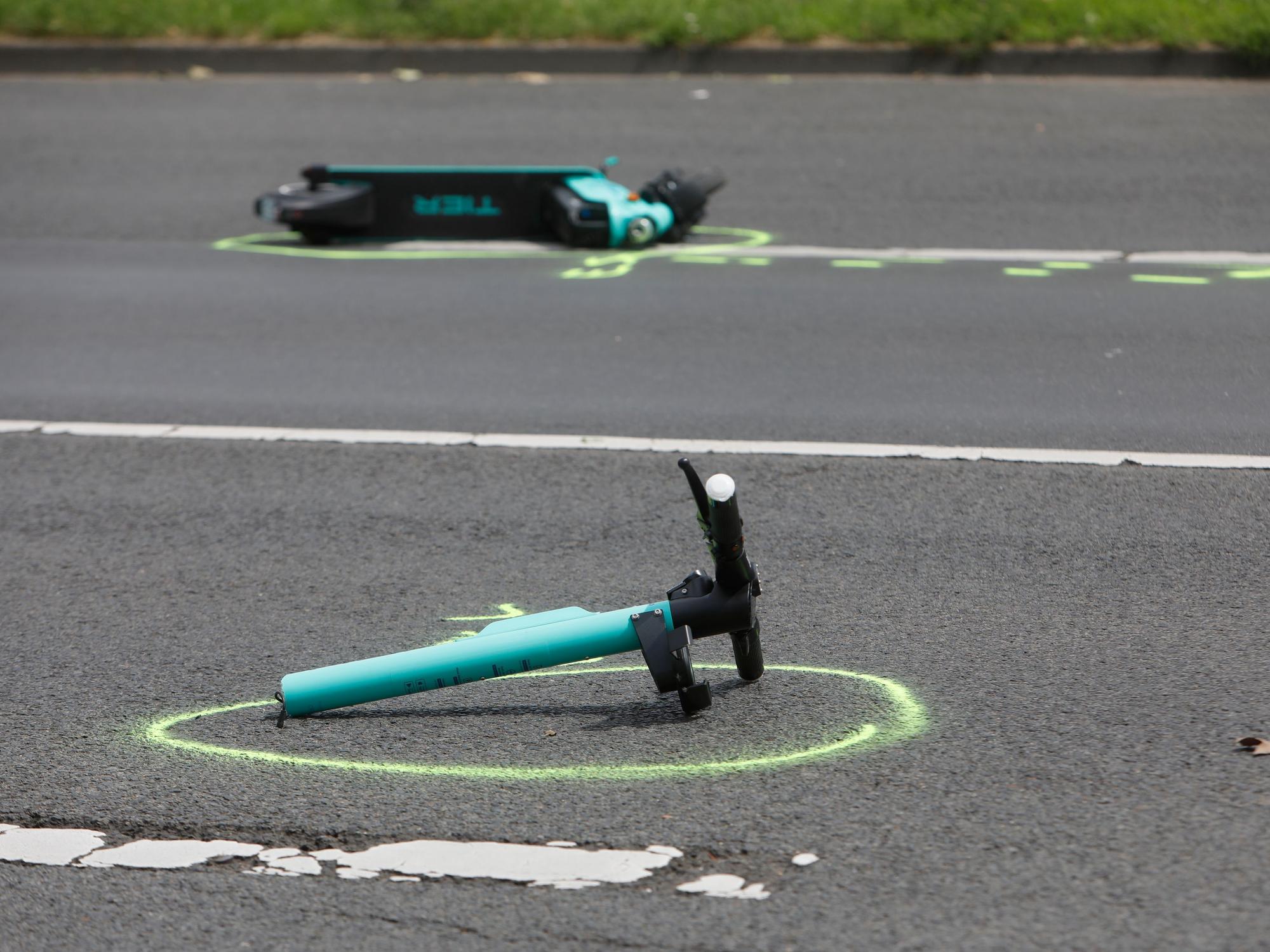 Bei einem E-Scooter im Kreis Hersfeld-Rotenburg kam eine Frau ums Leben.
