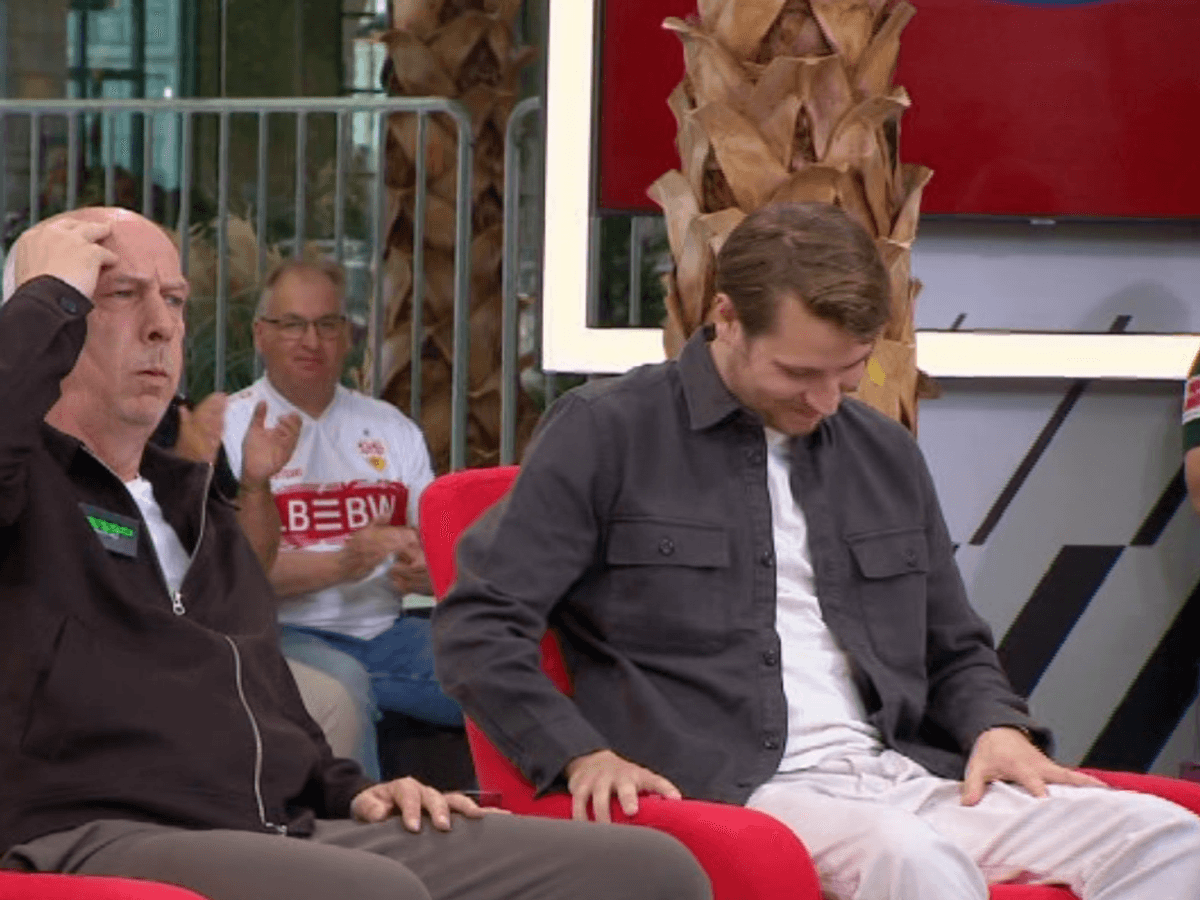 Mario Basler fasst sich im Sport1-Doppelpass am 3. Mai 2026 an den Kopf:
