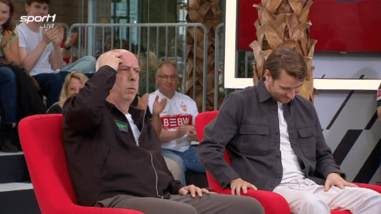 Mario Basler fasst sich im Sport1-Doppelpass am 3. Mai 2026 an den Kopf: