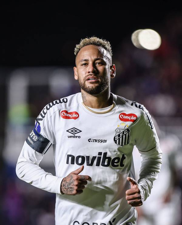 Neymar auf dem Platz in Aktion.