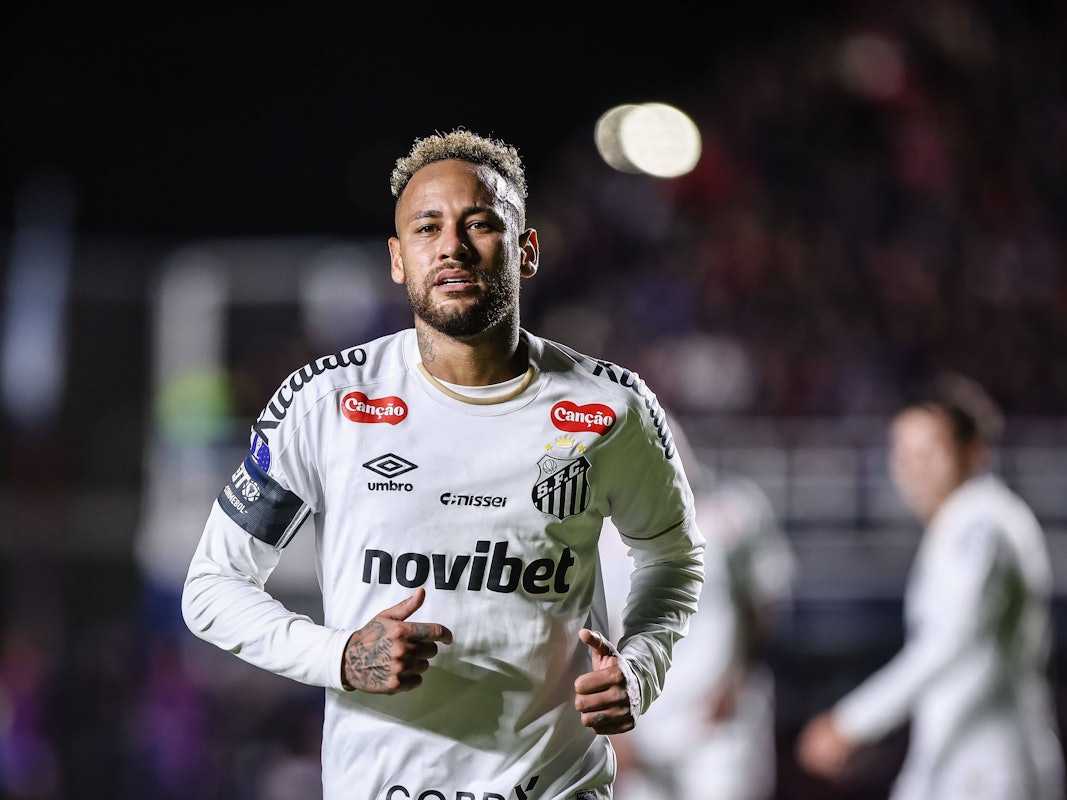 Neymar auf dem Platz in Aktion.