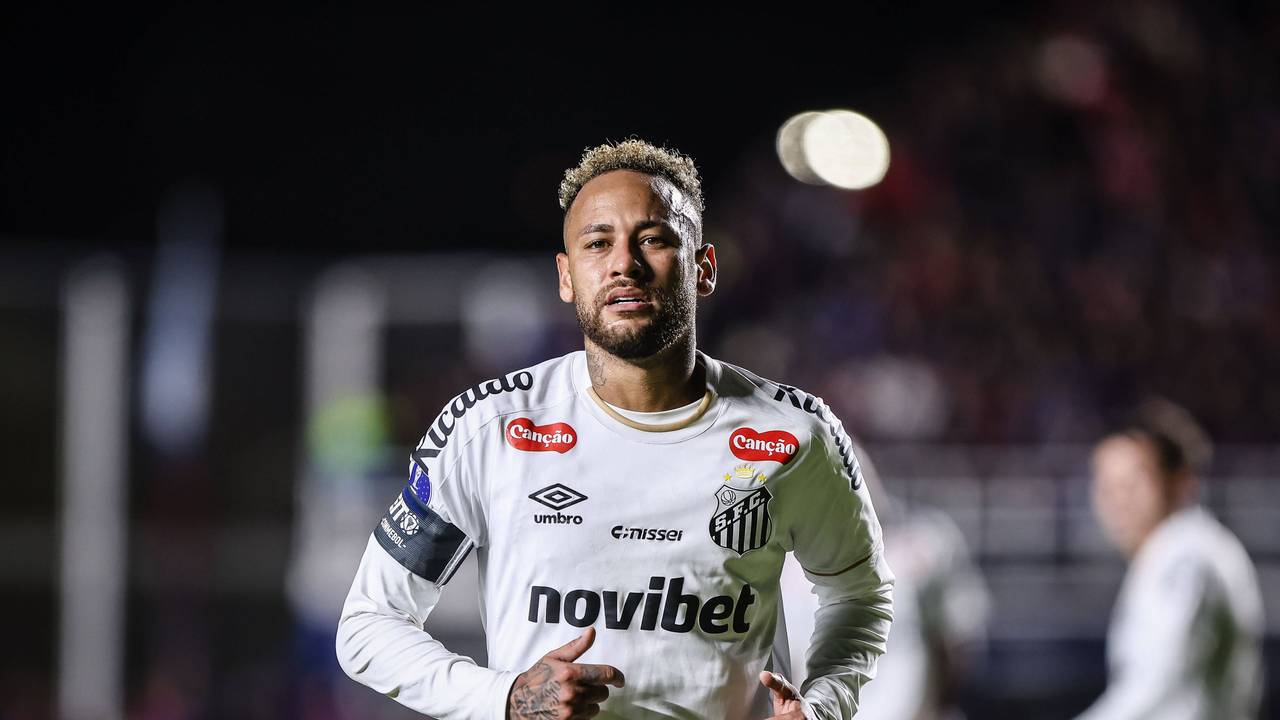 Neymar auf dem Platz in Aktion.