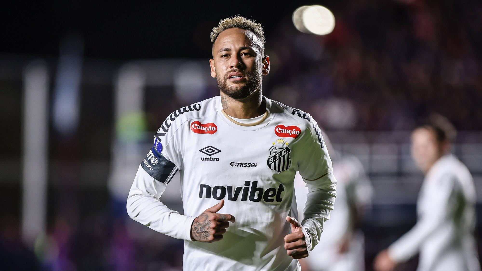 Neymar auf dem Platz in Aktion.