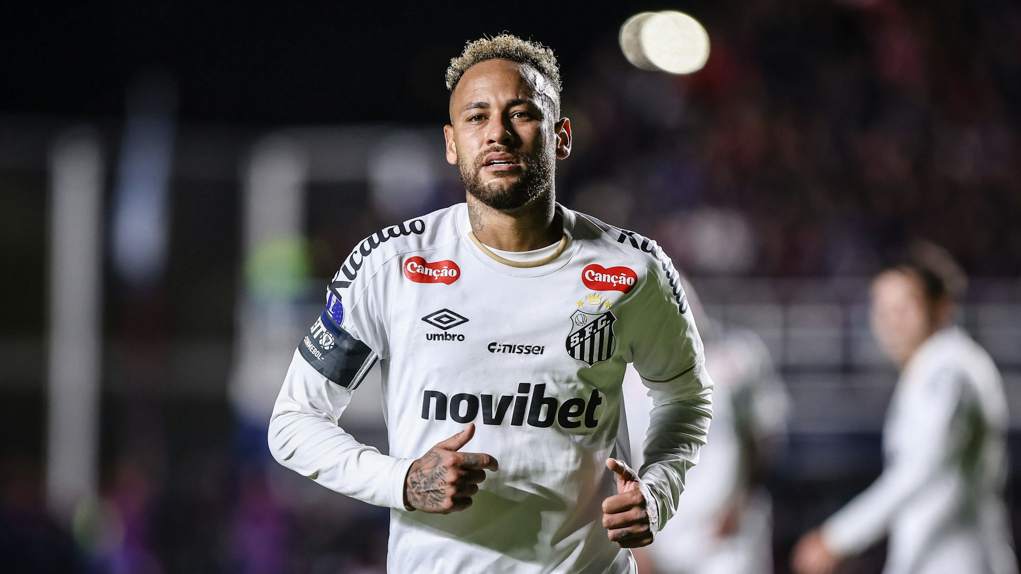 Neymar auf dem Platz in Aktion.