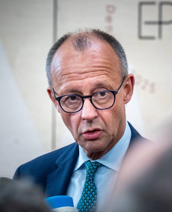 Bundeskanzler Friedrich Merz beantwortet Fragen der Journalisten.