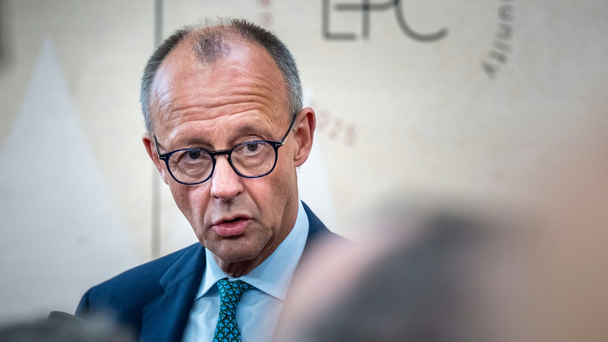 Bundeskanzler Friedrich Merz beantwortet Fragen der Journalisten.