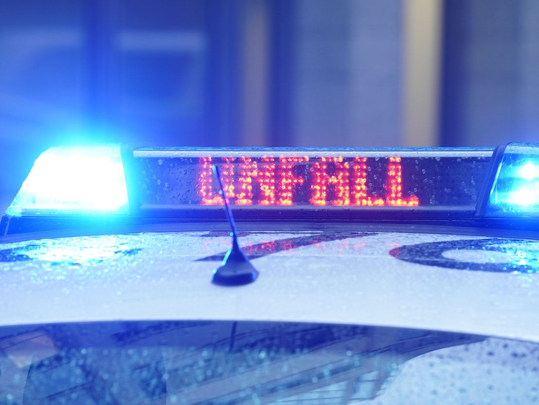 Ein Neunjähriger ist nach einem Unfall auf einer Landstraße bei Enger in Nordrhein-Westfalen gestorben (Symbolbild).