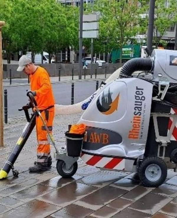 Unter anderem bekommt Köln neue, größere Mülleimer – zudem kommt bereits der „RheinSauger“ zum Einsatz.