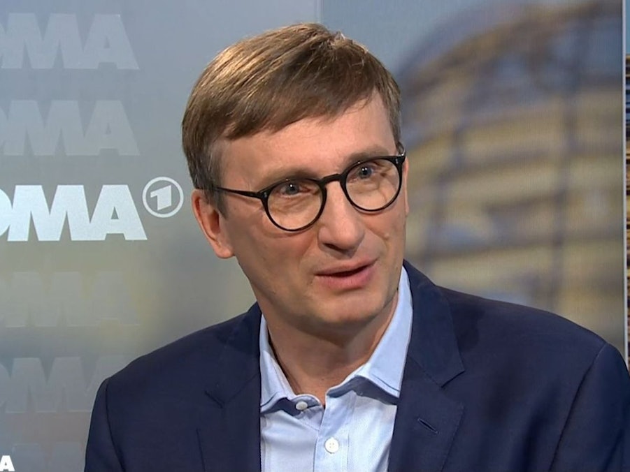 Militärhistoriker Sönke Neitzel bewertete im ARD-“Morgenmagazin“ den angekündigten US-Truppenabzug aus Deutschland. (Bild: WDR / ARD)