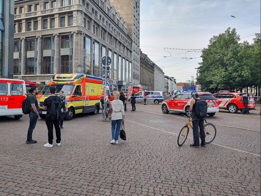 Auto fährt in Leipzig in Menschenmenge: Der Vorfall ereignete sich in der Innenstadt, der Bereich zwischen Augustusplatz und Ritterstraße wurde abgesperrt.