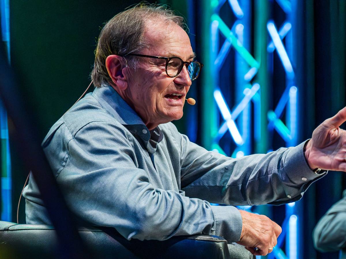 Ex-FC-Trainer Ewald Lienen bei einer Talk-Runde in Duisburg
