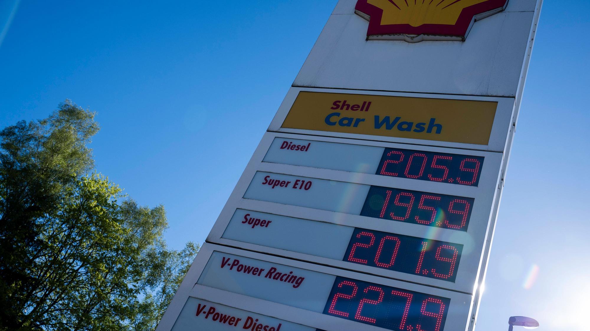 Kraftstoffpreise auf digitaler Anzeigetafel