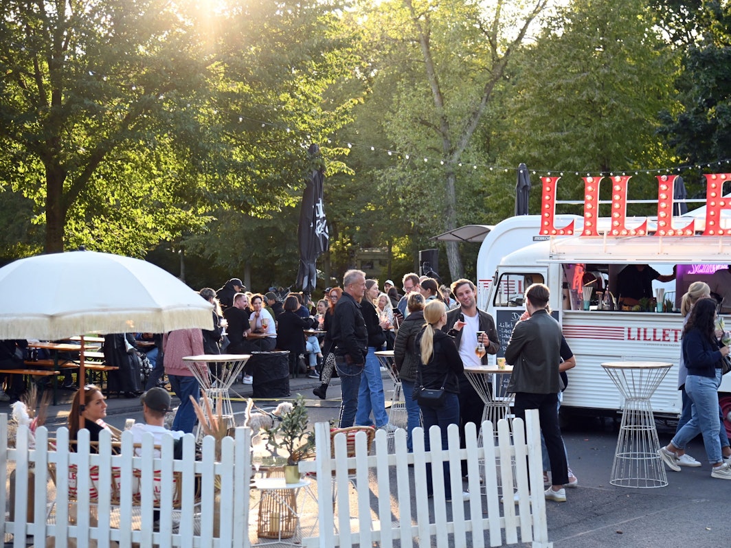 Der Apéro Markt auf der Vogelsanger Straße im September 2025