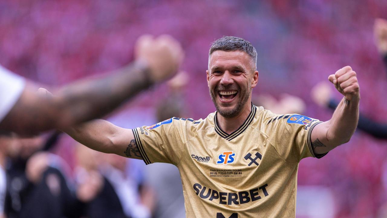 Jubel von Lukas Podolski nach dem Pokalsieg.