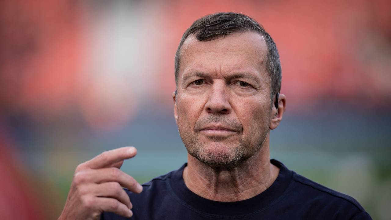 Im Stadion steht Lothar Matthäus.