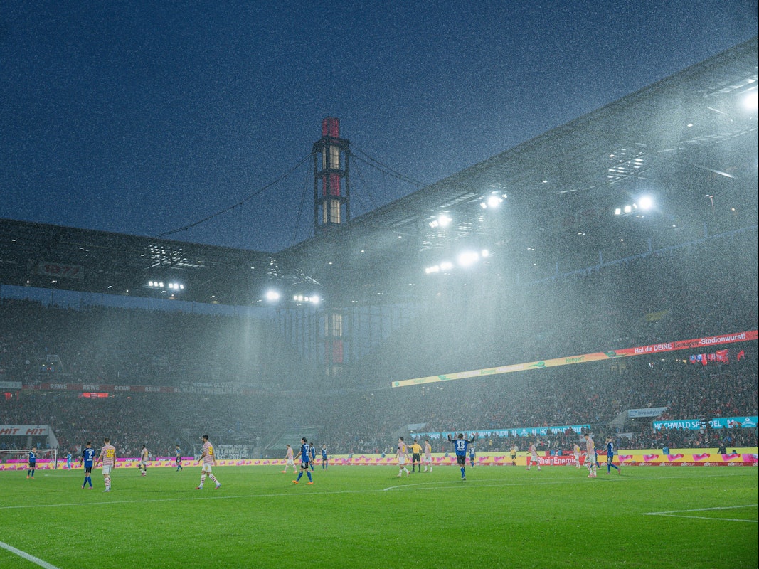 Spielszene bei 1. FC Köln - Hamburger SV.