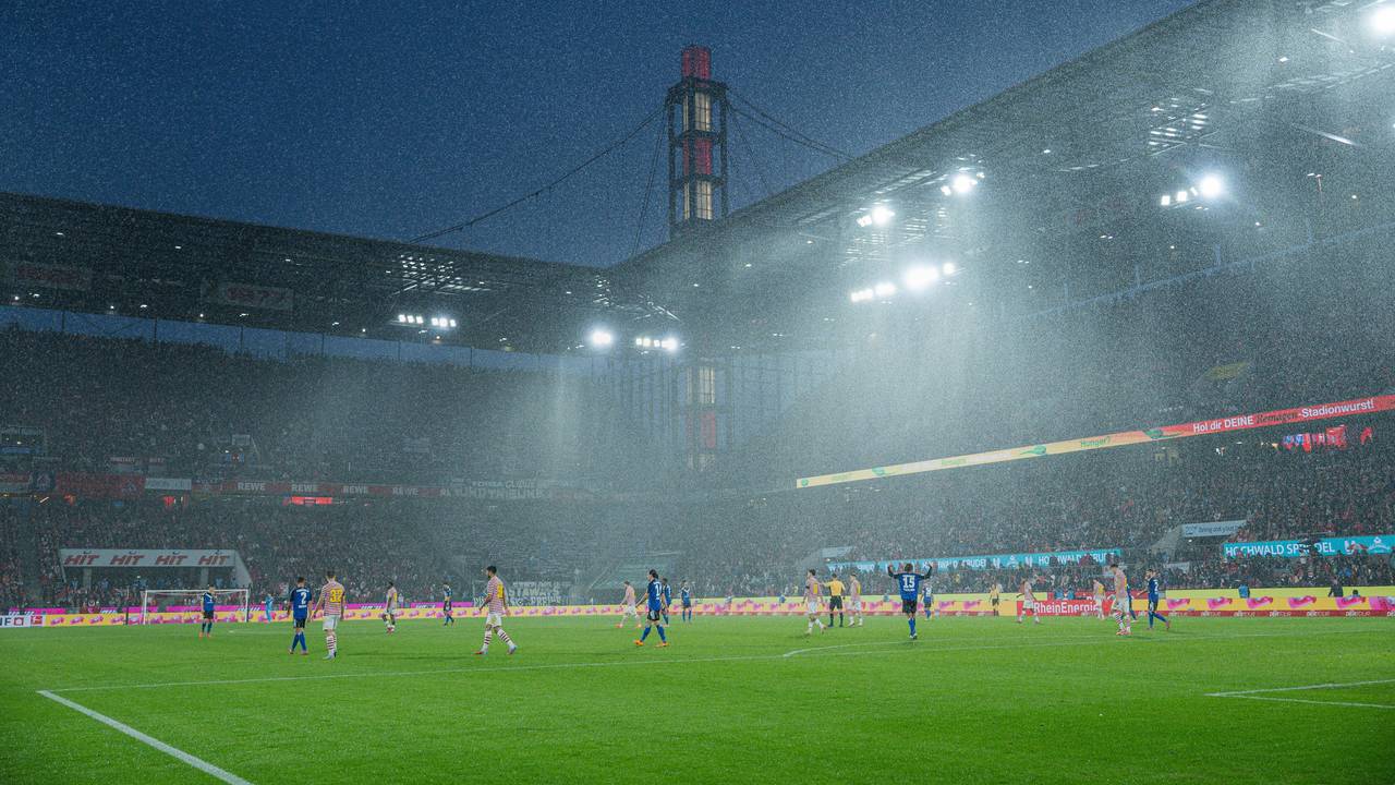 Spielszene bei 1. FC Köln - Hamburger SV.