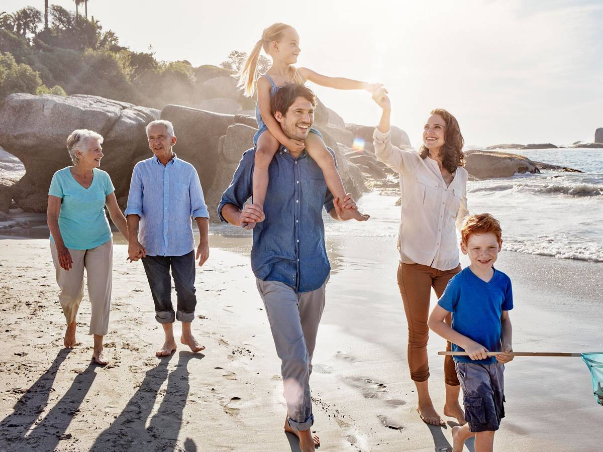Drei Generationen einer Familie machen gemeinsam Urlaub