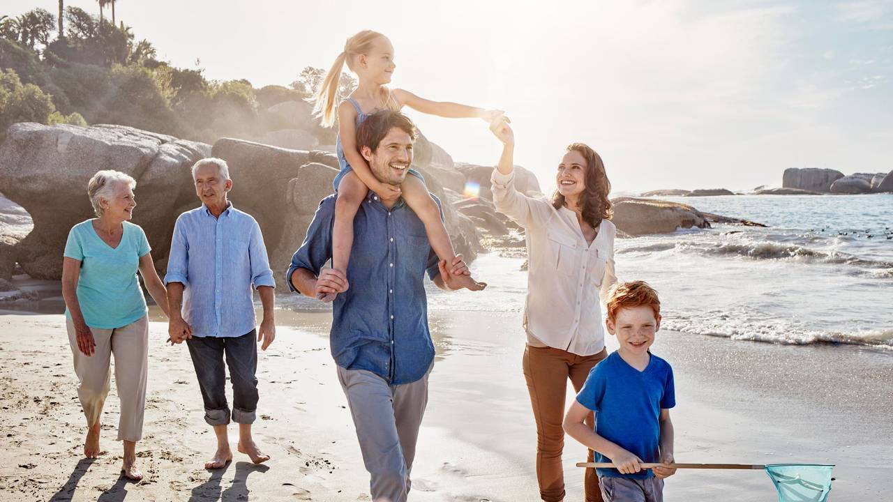 Drei Generationen einer Familie machen gemeinsam Urlaub